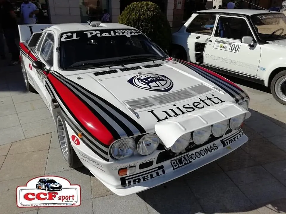 Lancia 037 blanco con decoración Martini de la Escudería El Piélago, en el parque cerrado